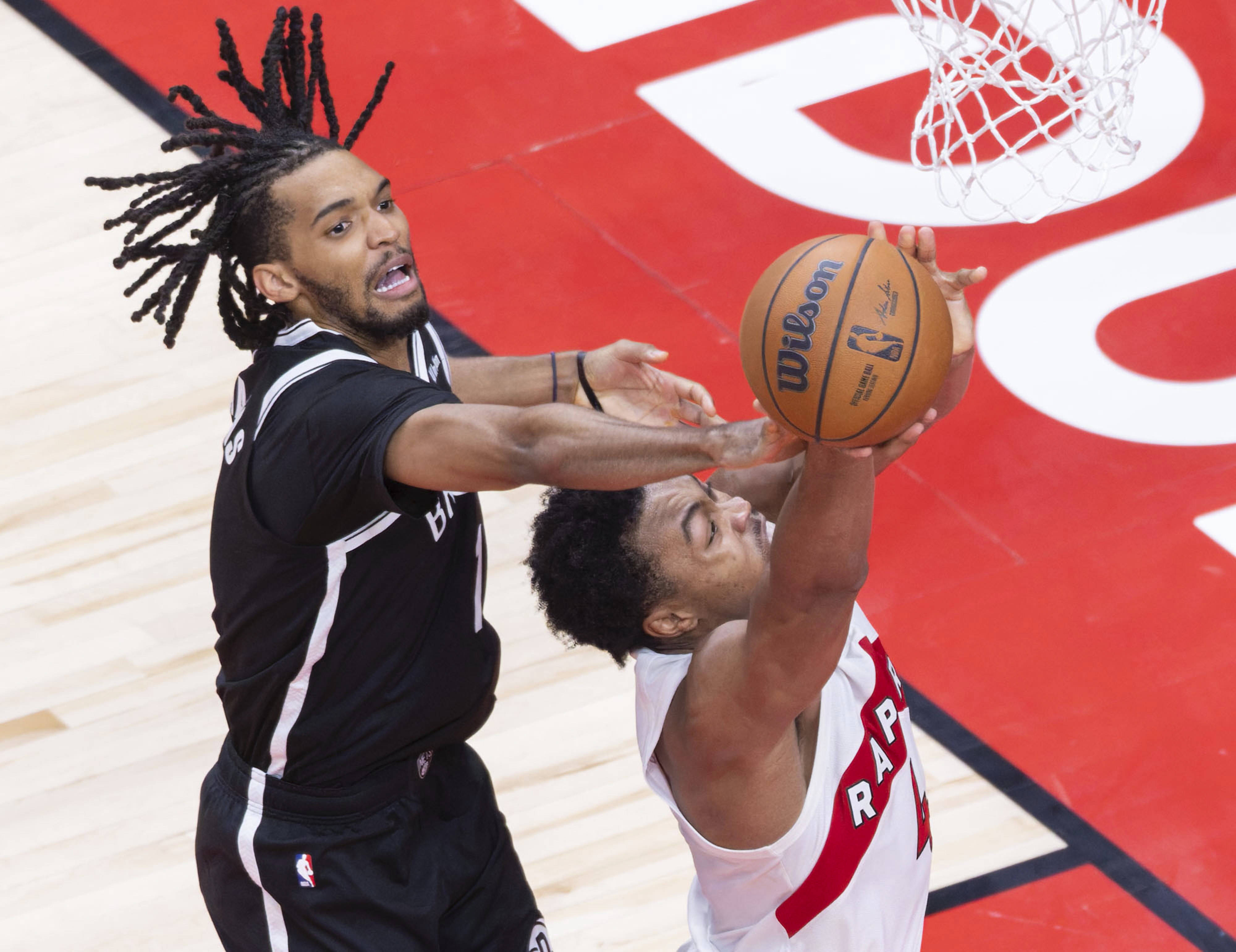 中欧体育-赛地聚焦——NBA总决赛关键时刻热度飙升，多伦多猛龙防线松动，信心回归，训练强度明显提升