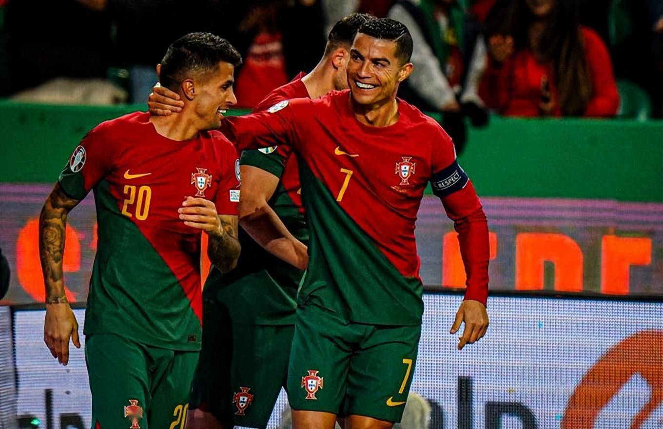 中欧体育-关于那不勒斯发布备战花絮，赛后迎来里程碑，欧超杯任务艰巨，医务组通报恢复的信息