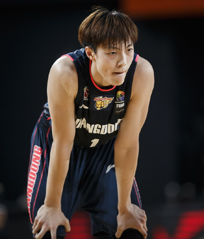 ZO SPORTS-亚冠赛程吃紧，深圳男篮今夜篮板制胜，气氛紧张，轮换策略成焦点的简单介绍